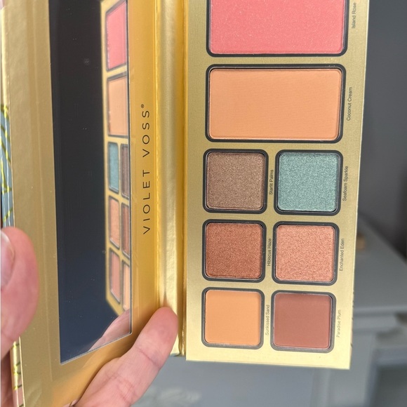 Violet Voss Paradise Palette with Gold and Green Hues - Picture 2 of 2